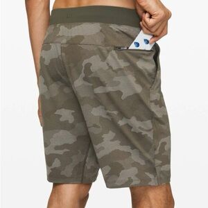 Lululemon T.H.E. Linerless Shorts Size M